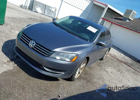 2012 Volkswagen Passat 2.5L Se z USA, uszkodzony, nr VIN 1VWBP7A37CC048147